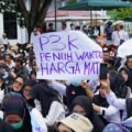 Honorer Demo Kantor Gubernur Bengkulu Minta Diangkat Jadi PPPK Penuh Waktu